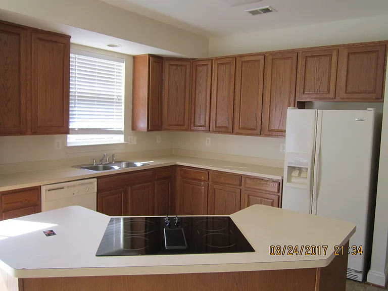 10026 Edgewater Ter — Photo 5