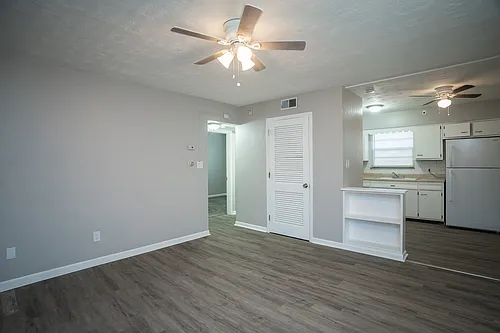 2525 Lakeview Ave Photo 1