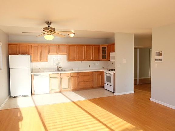 2nd image of 11 27th Ave APT 204