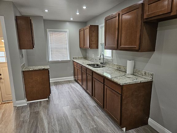 2nd image of 24500 Elsmere Dr #24500