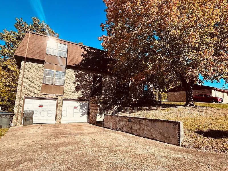 3 bed, 1.5 bath, 1288 sqft, $1,450 — Photo 2
