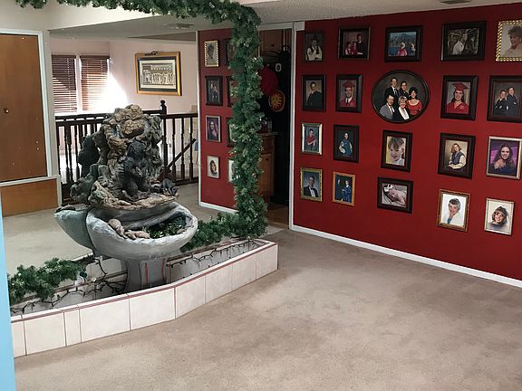 Foyer & Famjly Picture Wall