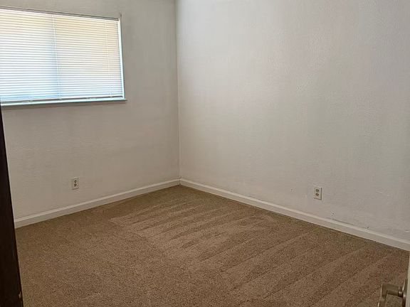 5th image of 1832 Crestwood Cir