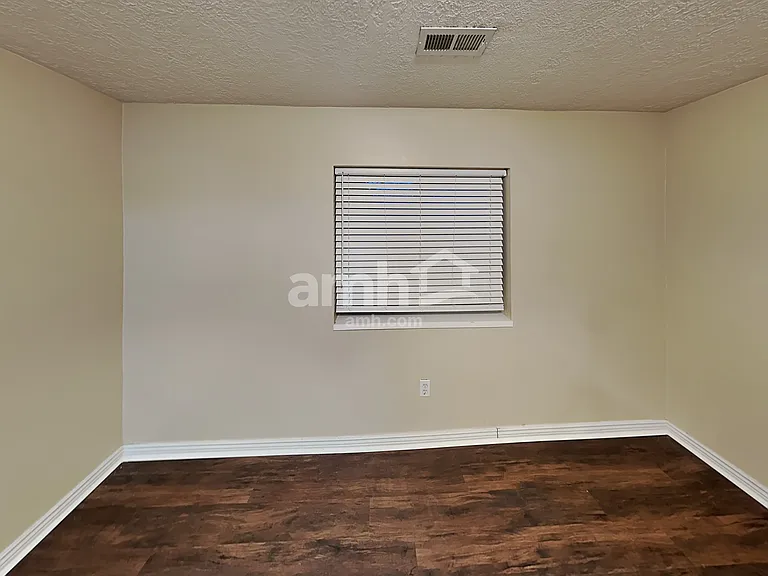 459 N 990 E — Photo 12