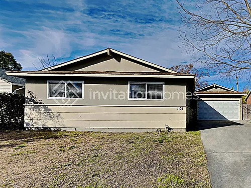 1104 Charles St Photo 1