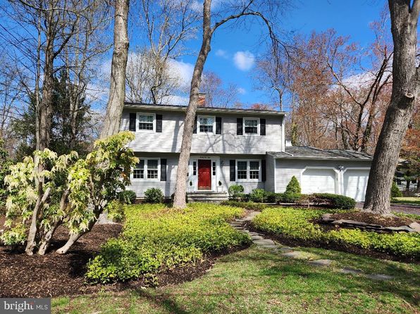 20 Pine Knoll Dr, Lawrence Township, NJ 08648