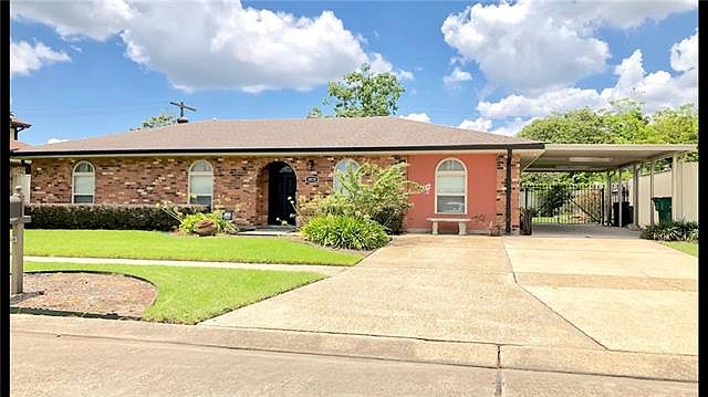 1st image of 3828 Hillcrest Dr