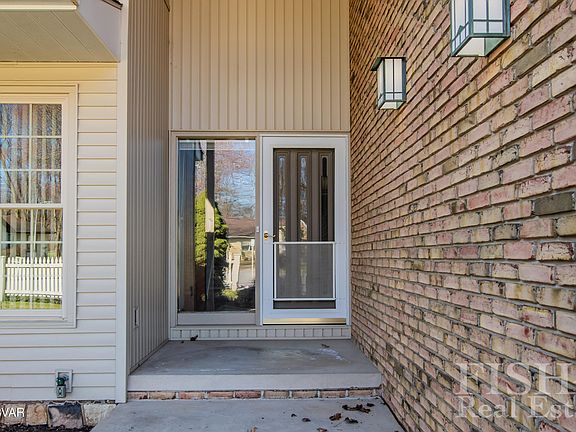 3rd image of 1305 Colonial Ct