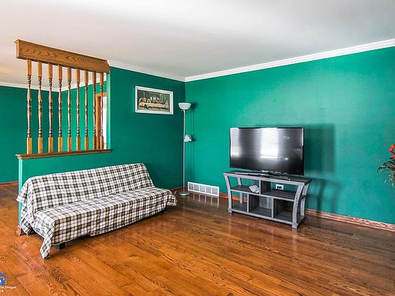 3rd image of 15550 Narcissus Ln
