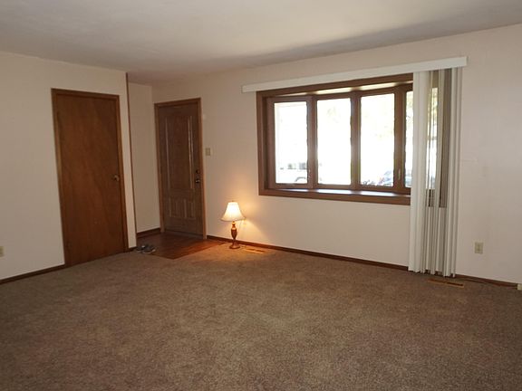 4th image of 784 Governor Rd