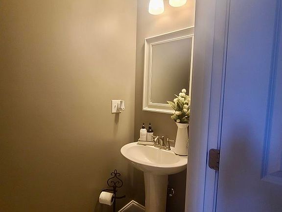 5th image of 3047 6th St