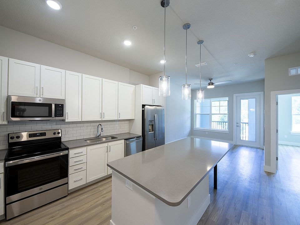 Chestnut Floor plan ; Kitchen with Stainless Steel Appliance