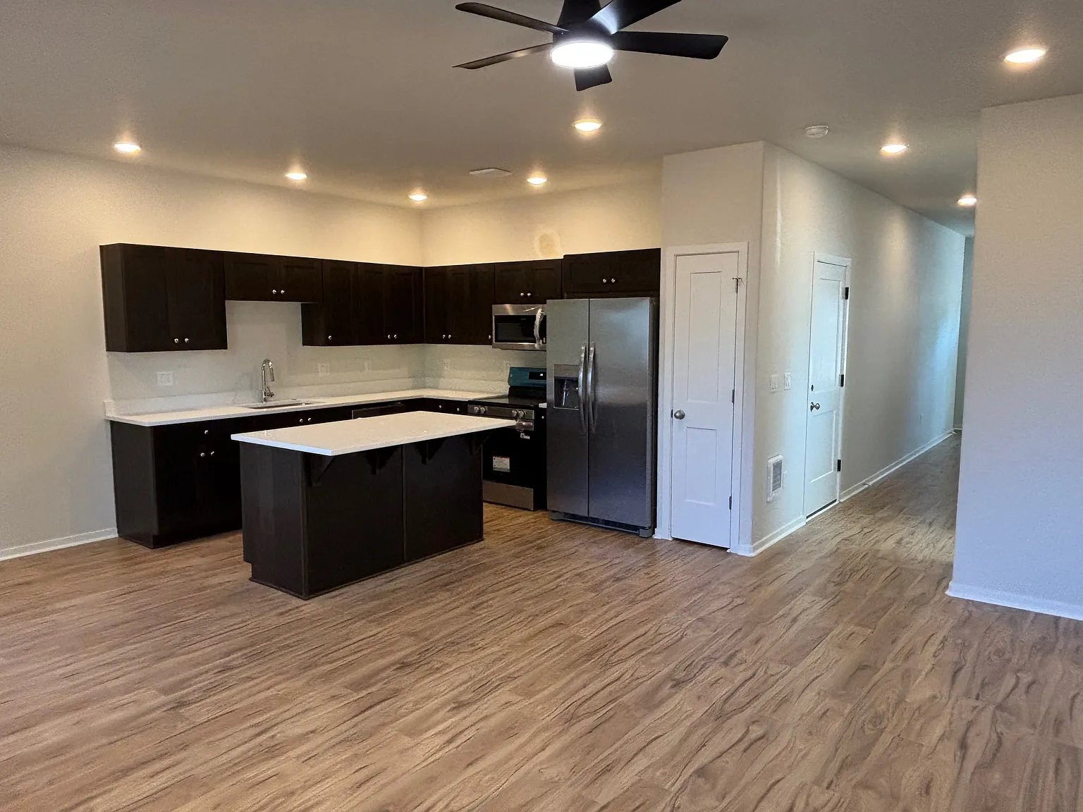 3 bed, 2.5 bath, 1608 sqft, $2,595 — Photo 4
