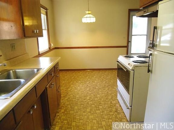 3rd image of 10935 Olive St NW