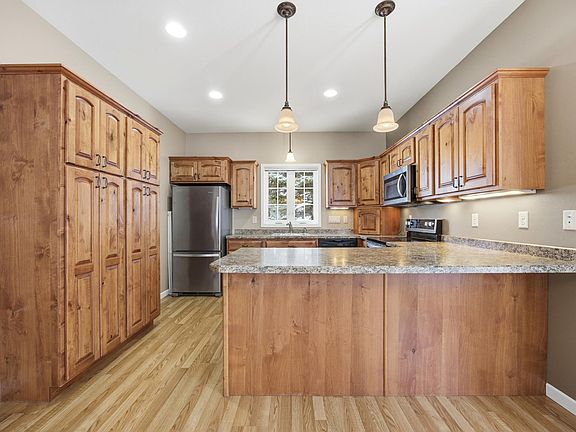 5th image of 4334 Redwood Ln S