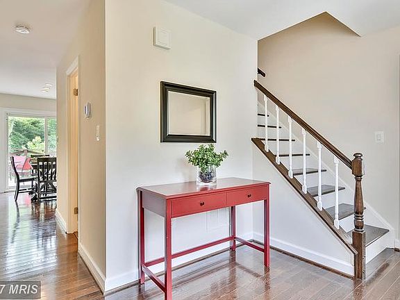 4th image of 7 Bouldercrest Ct
