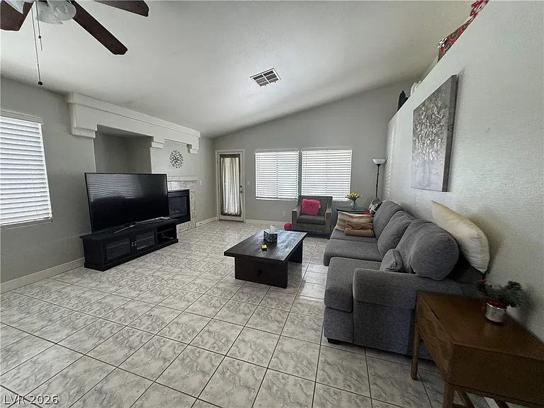 4484 Willowhill Ct — Photo 2