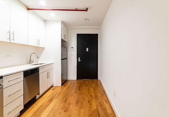 3rd image of 850 Flatbush Ave #2B