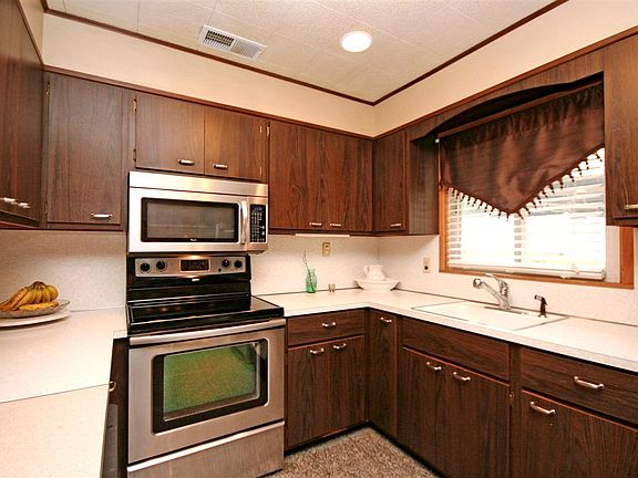 Spacious Eat-In Kitchen