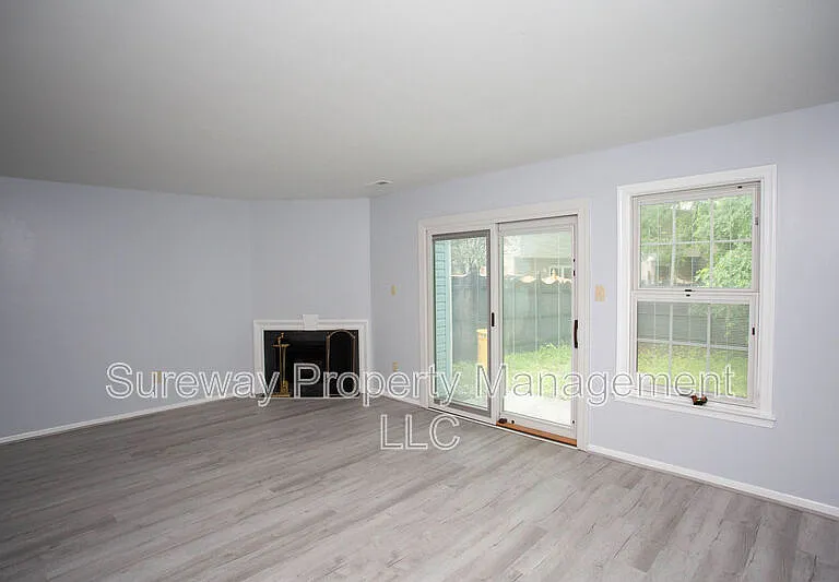 12 Grant Ln — Photo 6