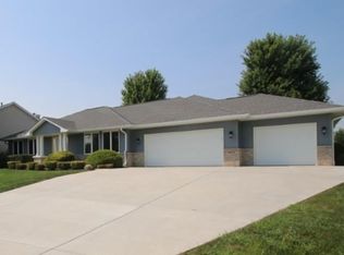 4244 Westlake Village Dr, Winnebago, IL 61088