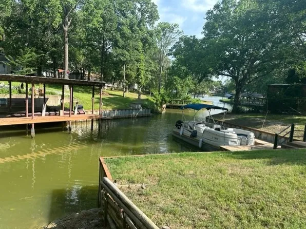 106 Circulito Cir, Gun Barrel City, TX 75156