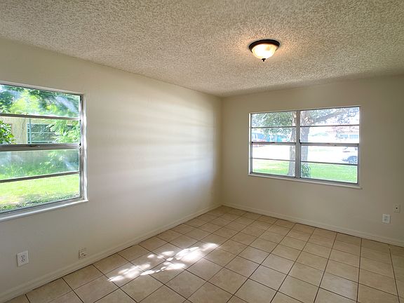 5th image of 407 Rushmore Ave S