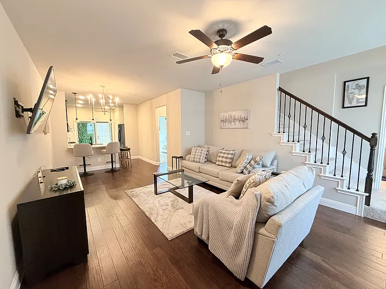 305 Tottenham Ct — Photo 5