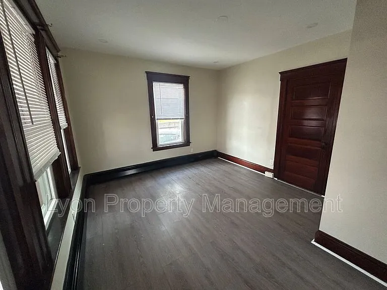 568 Elm St #1 — Photo 9