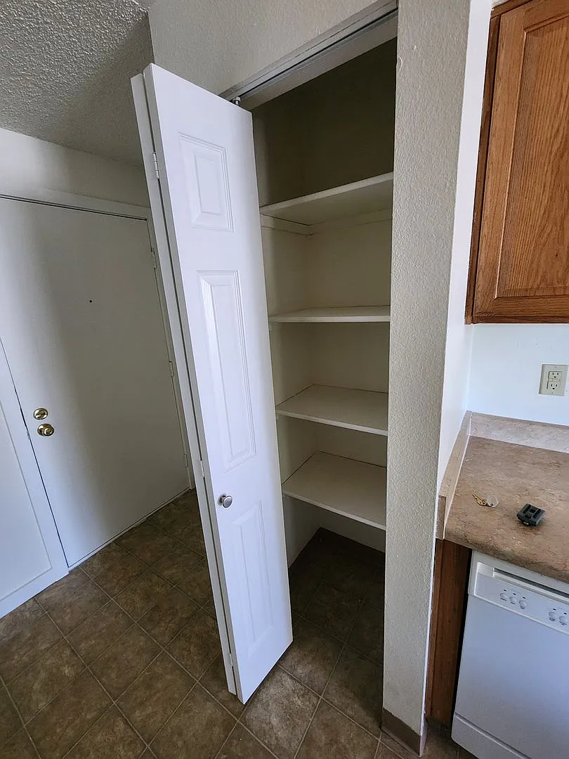 Two Bedroom Apt. w/ Washer and Dryer — Photo 3