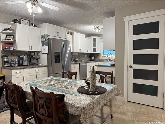 5th image of 21 Centennial Cres