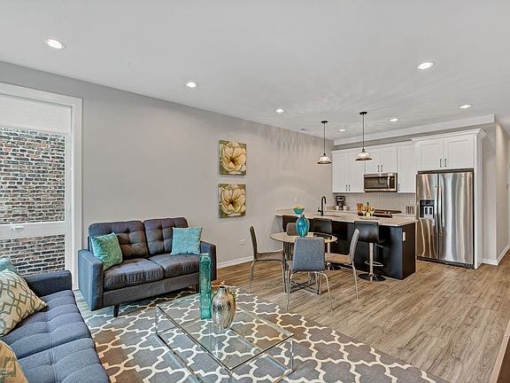 4th image of 5030 S Prairie Ave #3