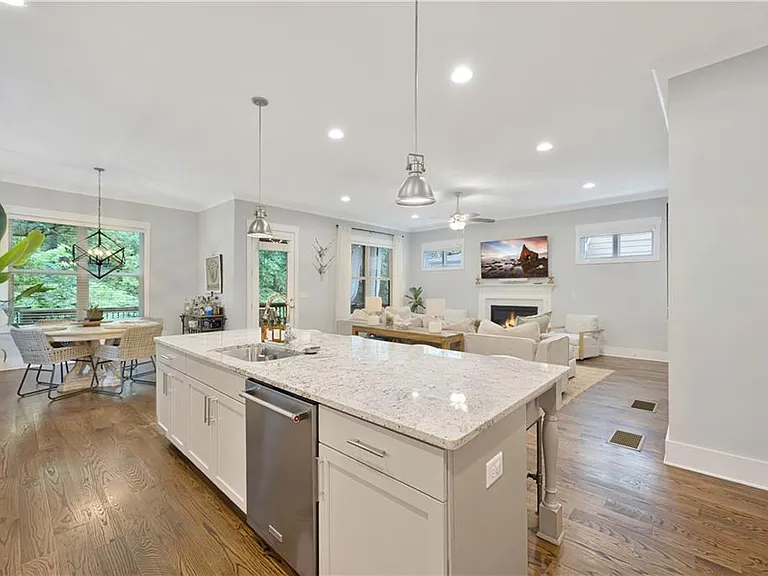 2230 Main St NW — Photo 11