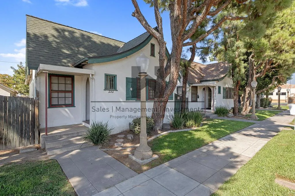 232 E San Joaquin Ave — Photo 1