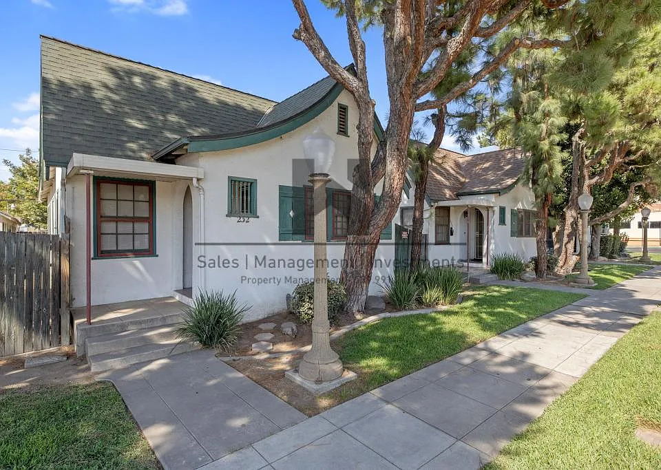 232 E San Joaquin Ave