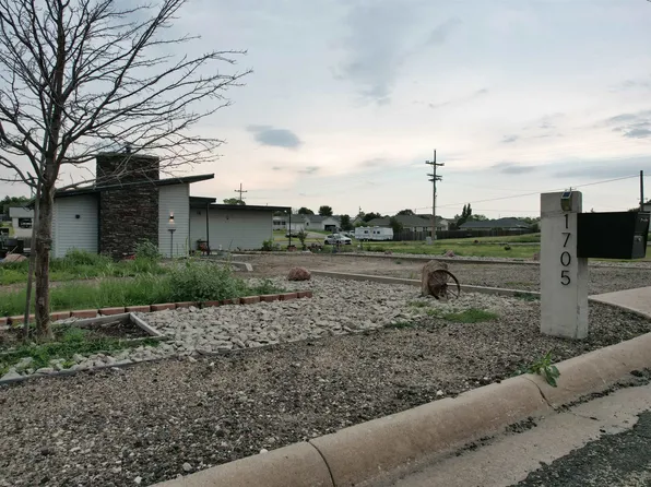 1705 Monroe St, Ellis, KS 67637