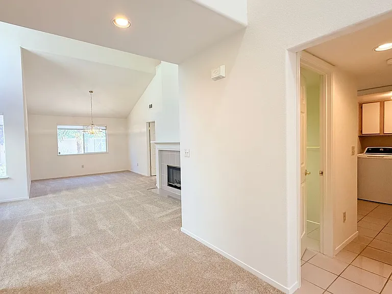 1126 Vista Pointe Cir — Photo 5