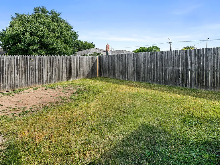 6004 Estacado Ln — Photo 18