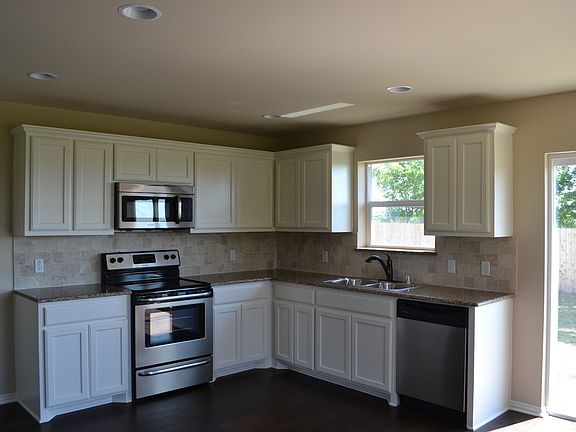 4th image of 3001 N Hickory St