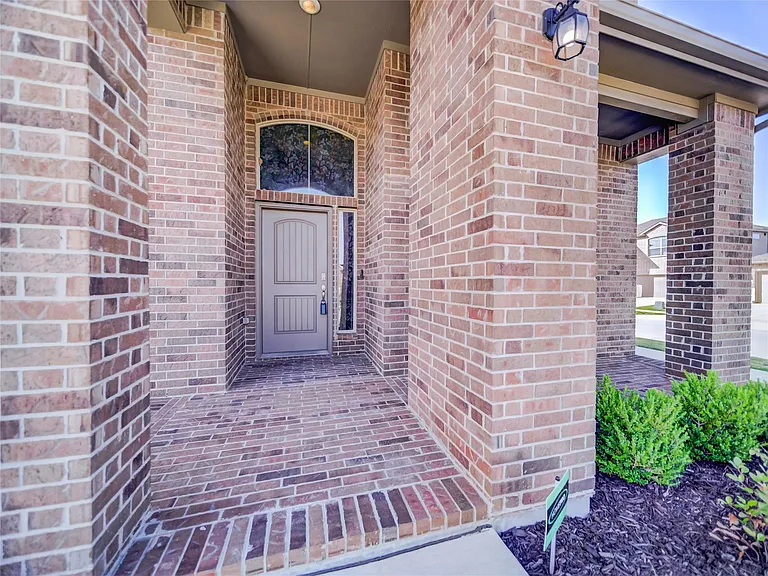1100 Twin Brooks Ln — Photo 3