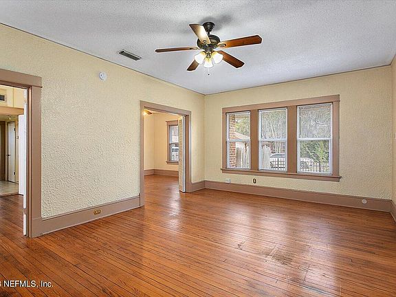 5th image of 7656 LAURA Street N