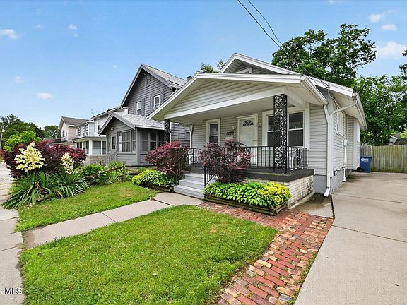 3rd image of 1733 Loxley Rd