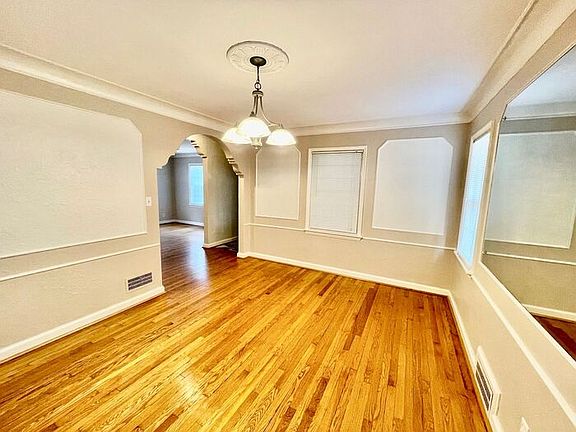 5th image of 727 E Gregory Blvd