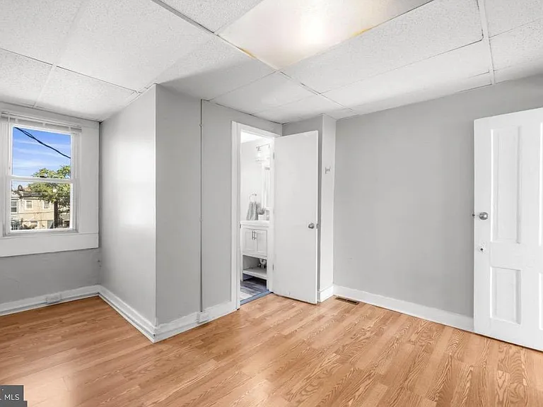 223 Grundy St — Photo 9