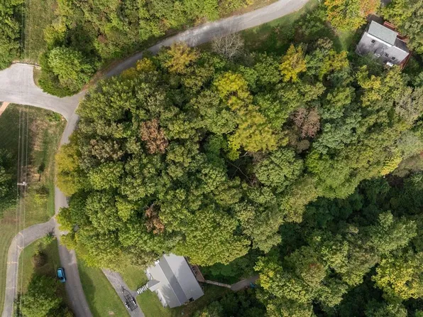 257 Lakeview Dr, Scottsville, KY 42164