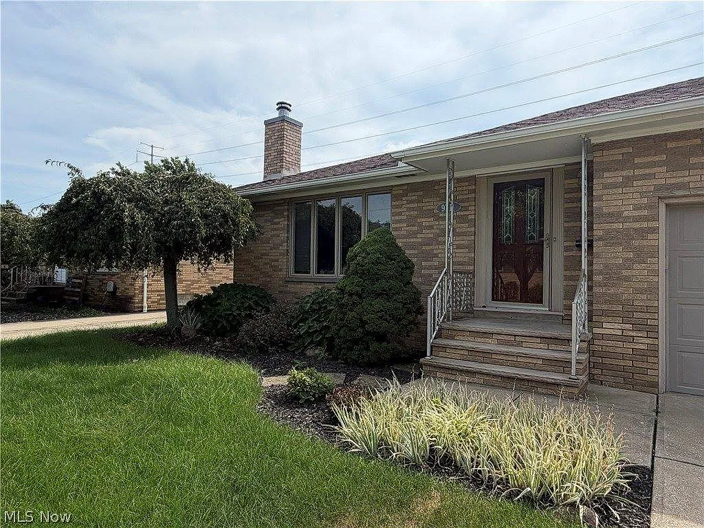 3 bed, 2.5 bath, 2442 sqft, $3,000 — Photo 3