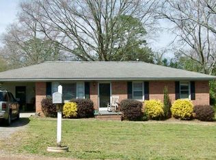 220 Hillcrest Ave, Belton, SC 29627