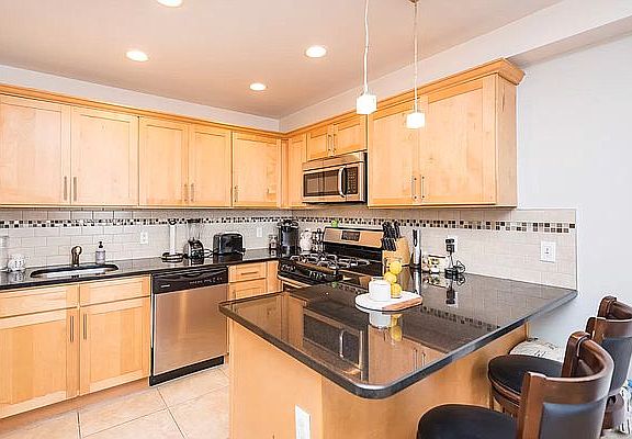 4th image of 30-16 37th St #4R
