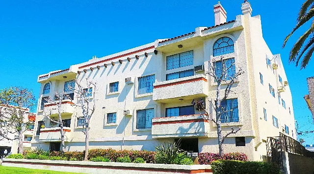 Lido Apartments - 3500 Mentone Ave