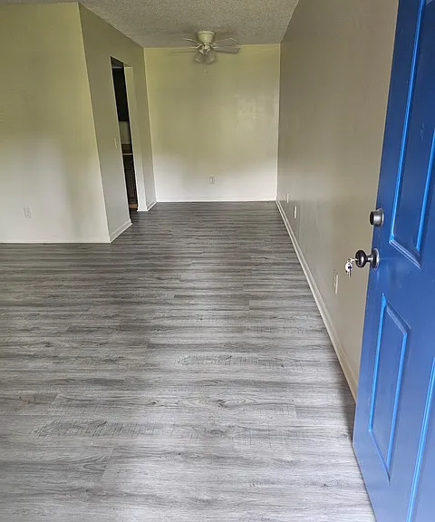 1023 W Elm Ter #B — Photo 2
